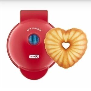 NIB. DASH Mini Heart Bundt Cake Maker